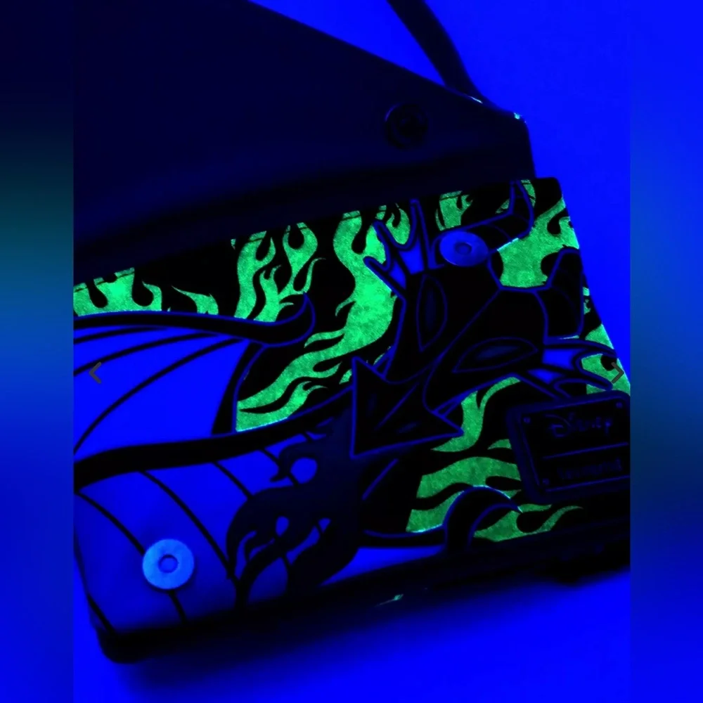 24HR DROP ⬇️ Loungefly Maleficent Split crossbody glow bag - Picture 3 of 4